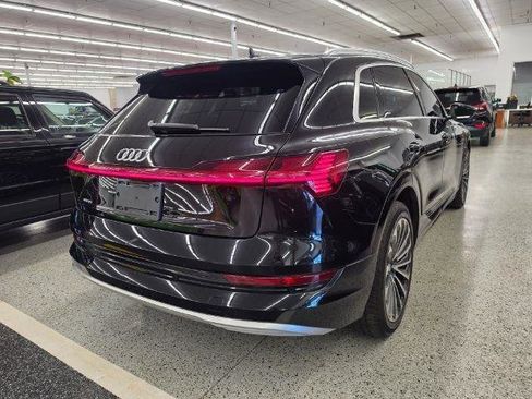 Used 2019 Audi e-tron Prestige w/ Prestige Package AWD/4WD image 4