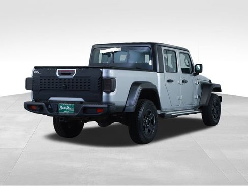 Used 2023 Jeep Gladiator Sport image 12
