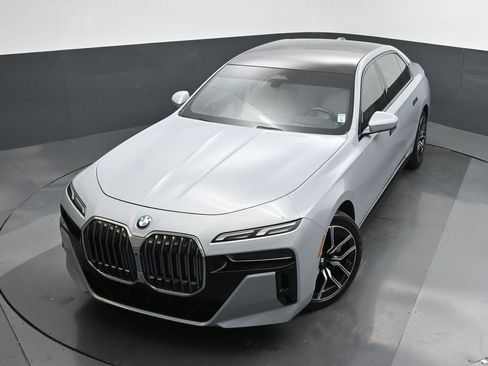 Used 2024 BMW 760i xDrive w/ Premium Package 2 image 39