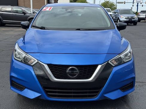 Used 2021 Nissan Versa S FWD image 2