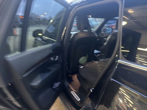 Used 2017 Volvo XC90 T6 Momentum w/ Vision Package image 13