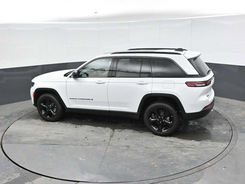 Used 2026 Jeep Grand Cherokee Limited w/ Limited Altitude Package AWD/4WD image 13