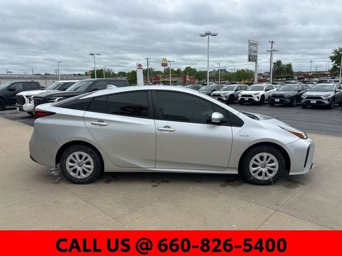Used 2020 Toyota Prius LE FWD image 5