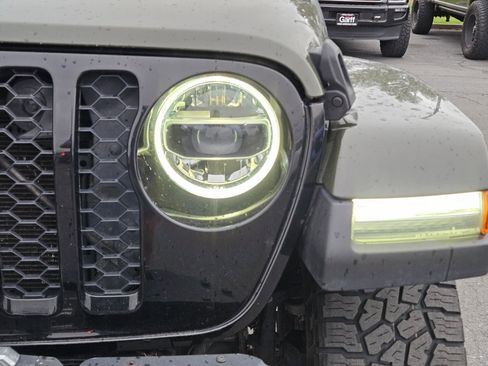Used 2021 Jeep Gladiator Sport AWD/4WD image 12