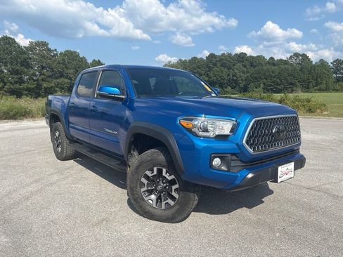 Used 2018 Toyota Tacoma TRD Off-Road AWD/4WD image 1