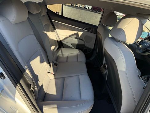 Used 2017 Hyundai Elantra SE image 14