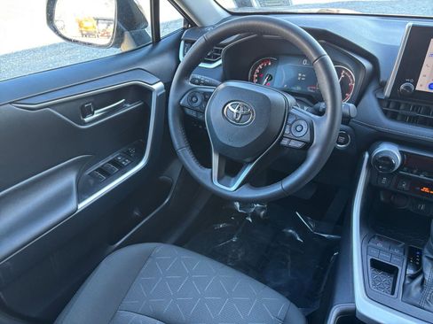 Used 2025 Toyota RAV4 XLE image 30