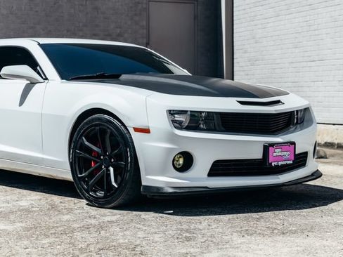 Used 2013 Chevrolet Camaro SS w/ SS Performance Package RWD image 34