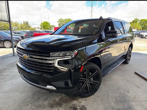 Used 2023 Chevrolet Suburban LT w/ LT Signature Package RWD image 1