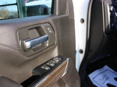 Used 2023 Chevrolet Silverado 2500 LT image 5