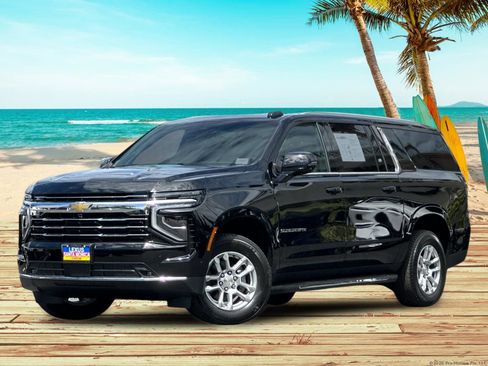 Used 2026 Chevrolet Suburban LT w/ Comfort Package RWD image 2