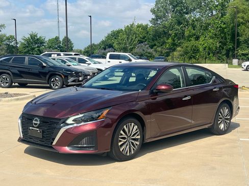 Used 2023 Nissan Altima 2.5 SV FWD image 5