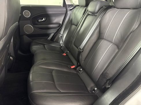 Used 2019 Land Rover Range Rover Evoque SE Premium image 11
