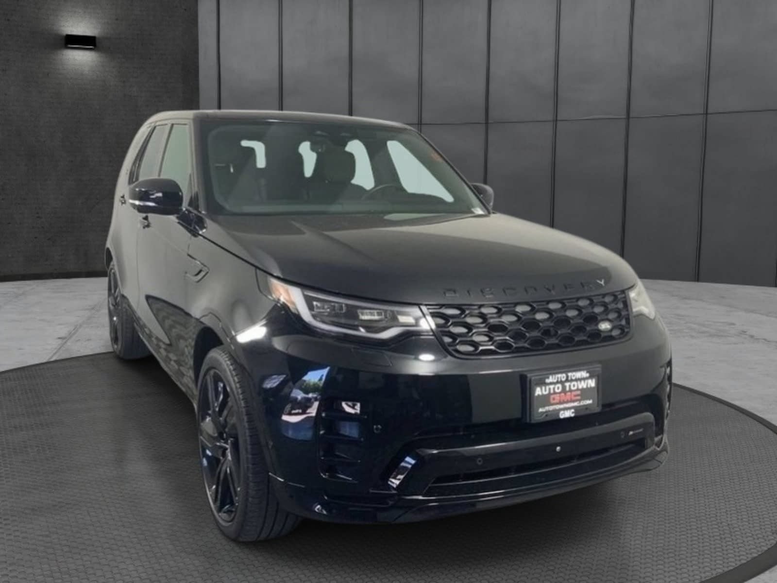 Used 2023 Land Rover Discovery S R-Dynamic AWD/4WD image 5