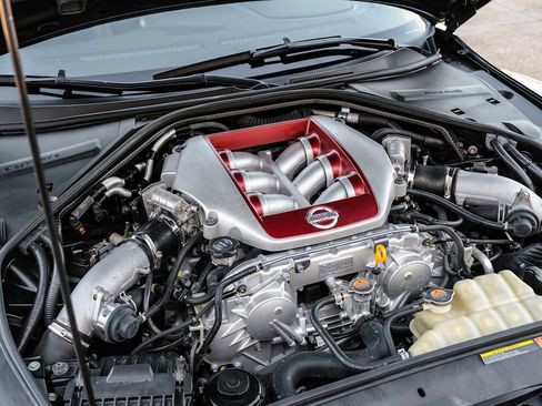 Used 2014 Nissan GT-R Black Edition image 62