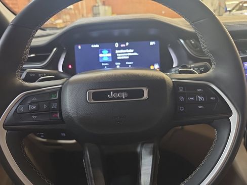 Used 2023 Jeep Grand Cherokee Limited RWD image 22