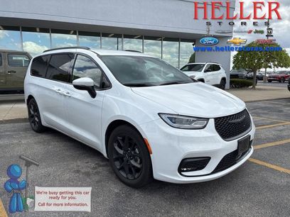 Used 2023 Chrysler Pacifica Touring-L w/ S Appearance Package