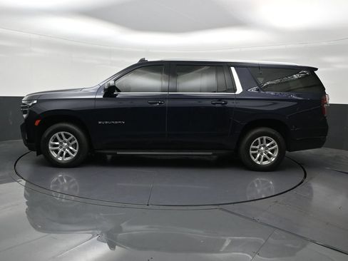 Used 2024 Chevrolet Suburban LS RWD image 2