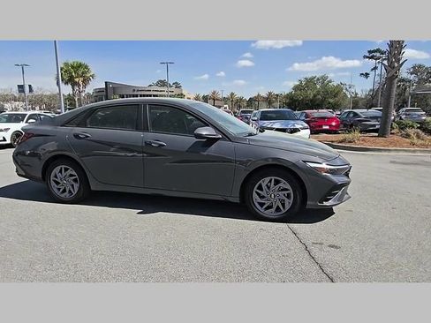 Used 2024 Hyundai Elantra SEL FWD image 29
