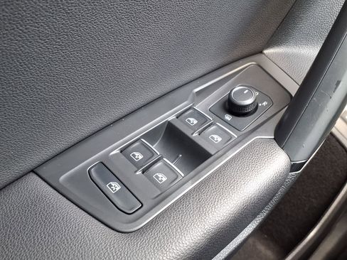 Used 2019 Volkswagen Tiguan S FWD image 10