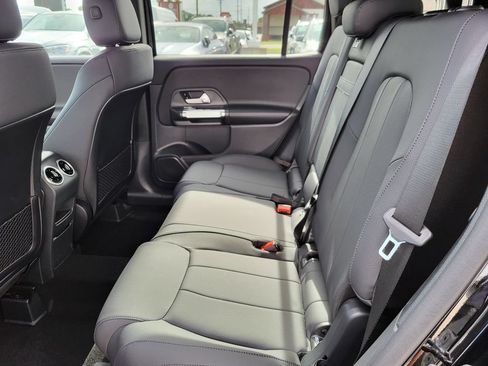 Used 2025 Mercedes-Benz GLB 250 4MATIC image 5