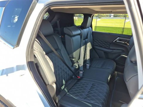 Used 2024 Mitsubishi Outlander 4WD Plug-In Hybrid image 48