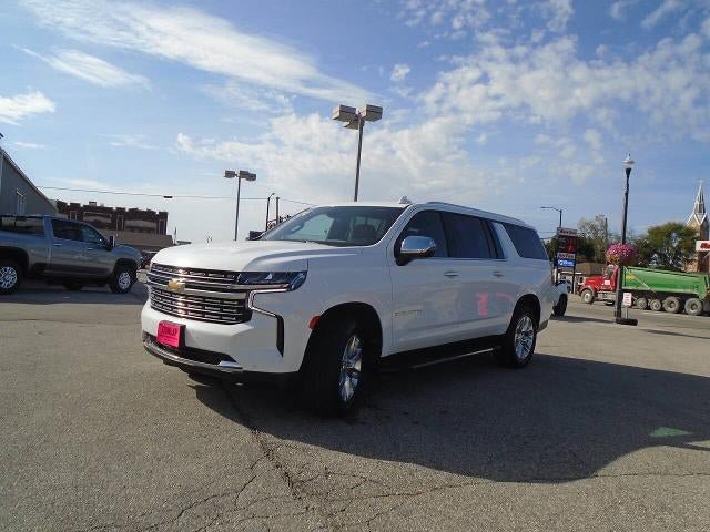 Used 2023 Chevrolet Suburban Premier AWD/4WD image 3