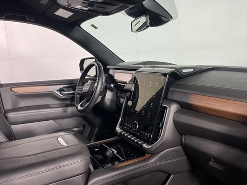 Used 2025 GMC Yukon Denali image 31