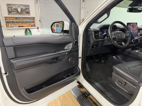 Used 2024 Ford Expedition Limited AWD/4WD image 12
