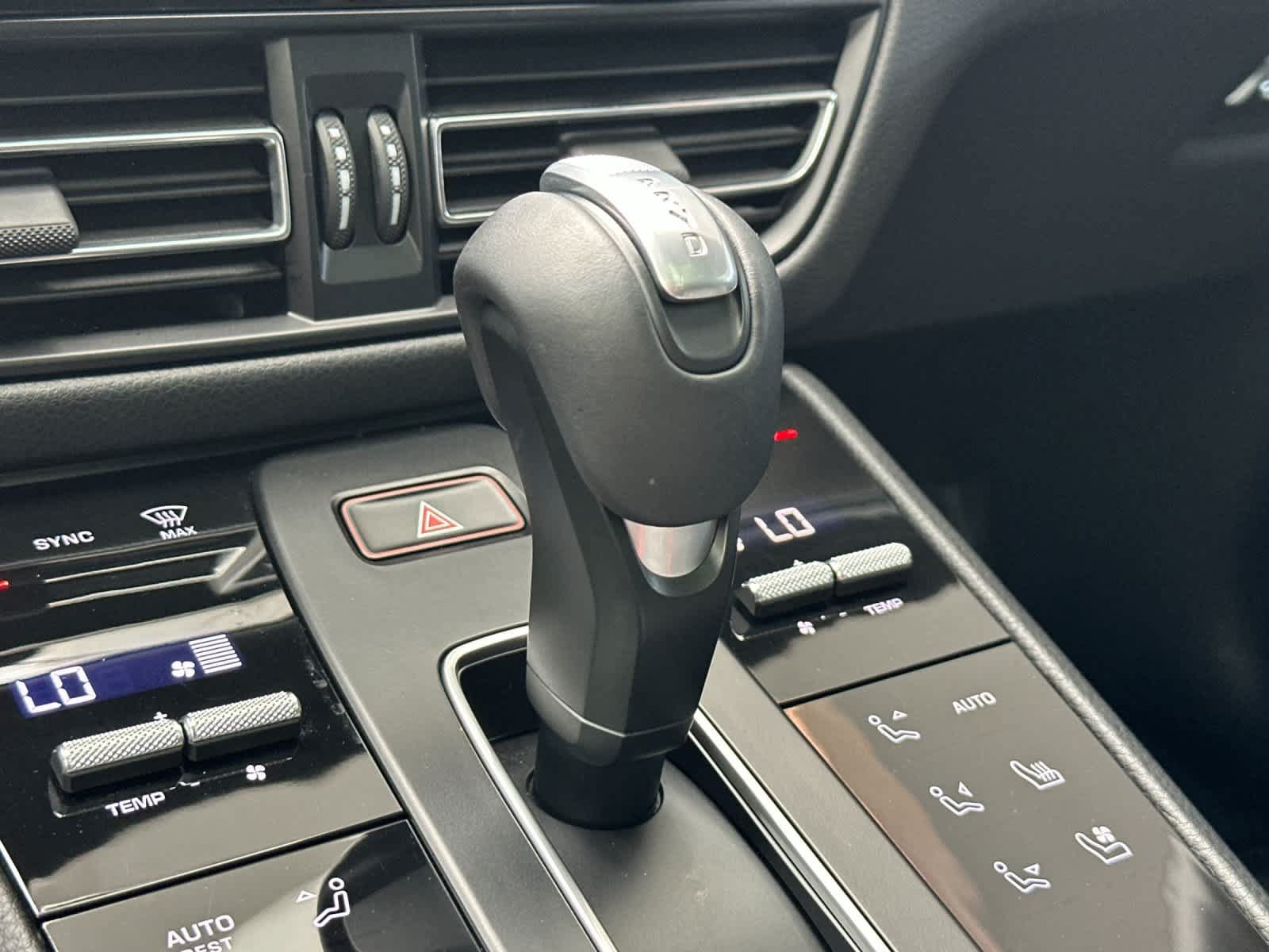 Certified 2025 Porsche Macan AWD/4WD image 24