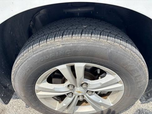 Used 2015 Chevrolet Equinox LT w/ Power Convenience Package FWD image 2