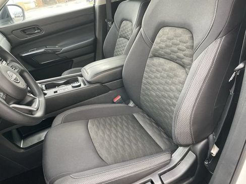 Used 2024 Nissan Pathfinder S AWD/4WD image 11
