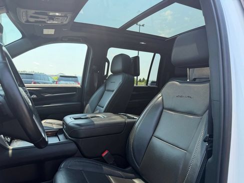 Used 2022 GMC Yukon XL Denali w/ Denali Ultimate Package AWD/4WD image 22