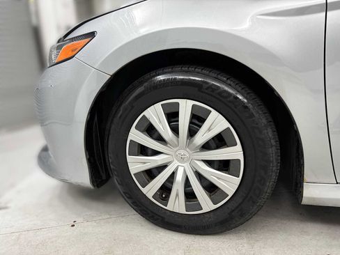 Used 2018 Toyota Camry FWD image 18