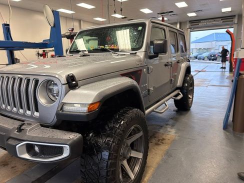 Used 2020 Jeep Wrangler Unlimited Sahara w/ LED Lighting Group AWD/4WD image 6