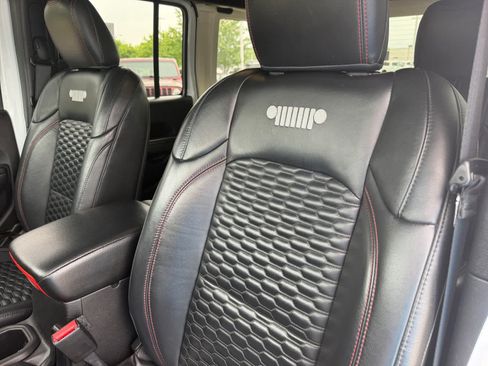 Used 2021 Jeep Wrangler Unlimited Rubicon AWD/4WD image 13