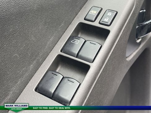 Used 2019 Nissan Frontier PRO-4X image 12