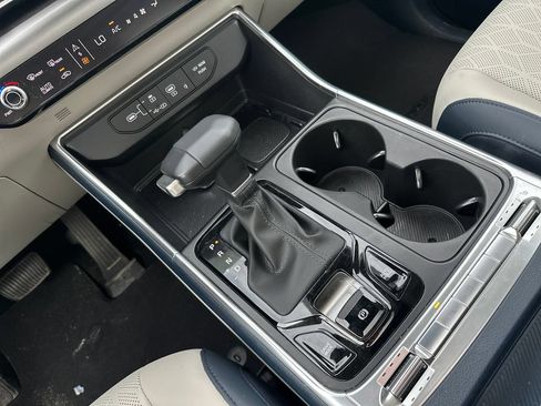 New 2026 Kia Carnival SX w/ SX Dark Edition Package FWD image 18