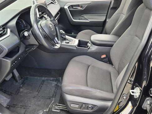 Used 2023 Toyota RAV4 SE w/ SE Grade Weather Package image 10