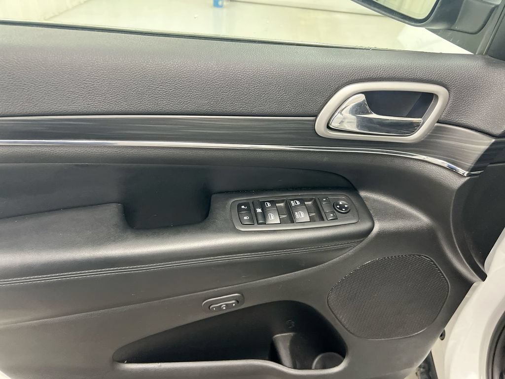 Used 2019 Jeep Grand Cherokee Limited AWD/4WD image 22