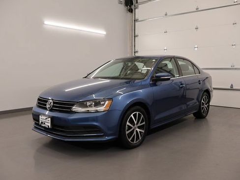 Used 2017 Volkswagen Jetta SE FWD image 5