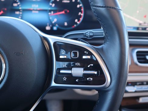 Certified 2022 Mercedes-Benz GLE 350 4MATIC w/ Premium Package image 21