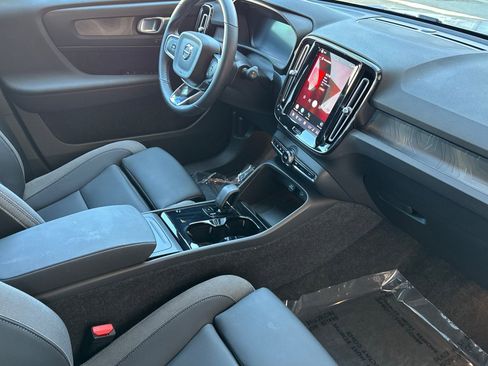 Certified 2025 Volvo EX40 Plus w/ Climate Package RWD image 19