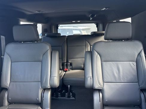Used 2024 Chevrolet Suburban LT w/ Luxury Package image 16