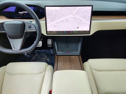 Used 2024 Tesla Model S Base image 34