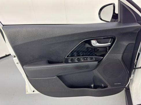 Used 2019 Kia Niro EX Premium image 39