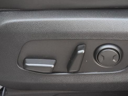 Certified 2023 Kia Carnival EX FWD image 21