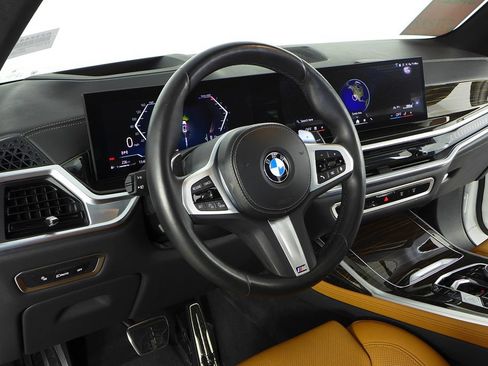Used 2024 BMW X7 xDrive40i w/ M Sport Package AWD/4WD image 32