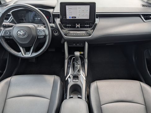 Used 2023 Toyota Corolla Cross XLE w/ Convenience Package AWD/4WD image 10