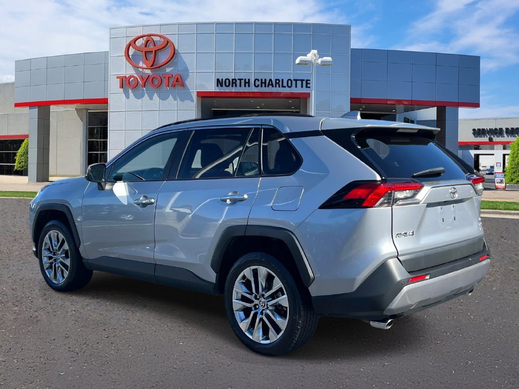 Used 2020 Toyota RAV4 Limited AWD/4WD image 4